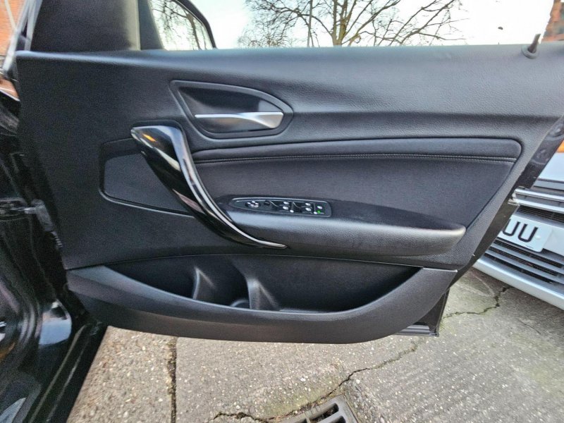 BMW 1 SERIES