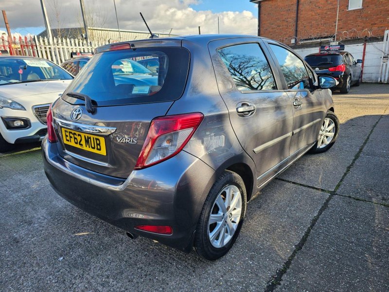 TOYOTA YARIS