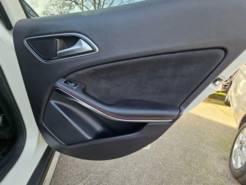 MERCEDES-BENZ GLA CLASS