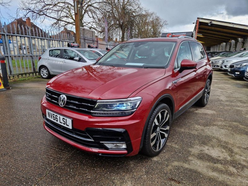 VOLKSWAGEN TIGUAN