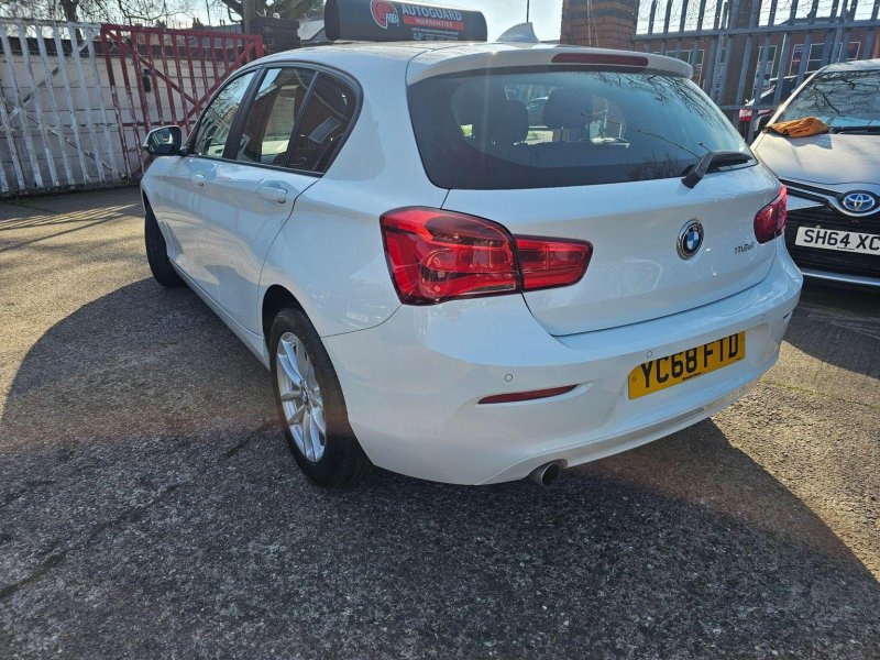 BMW 1 SERIES