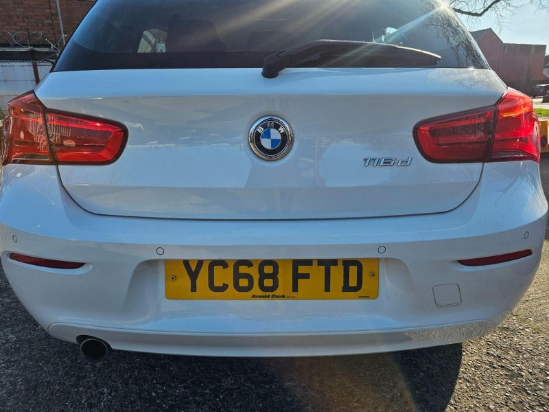 BMW 1 SERIES