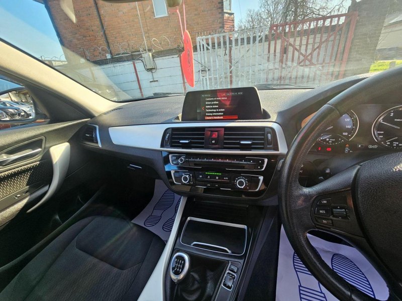 BMW 1 SERIES