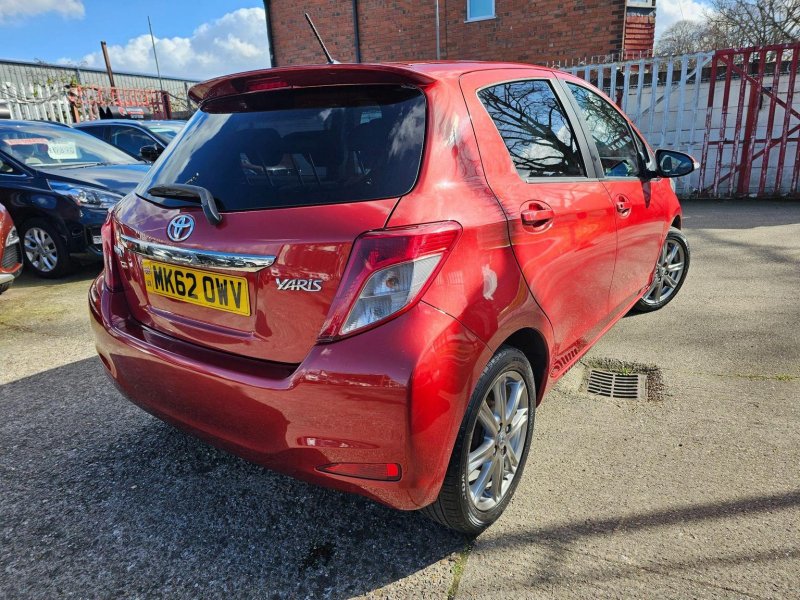 TOYOTA YARIS