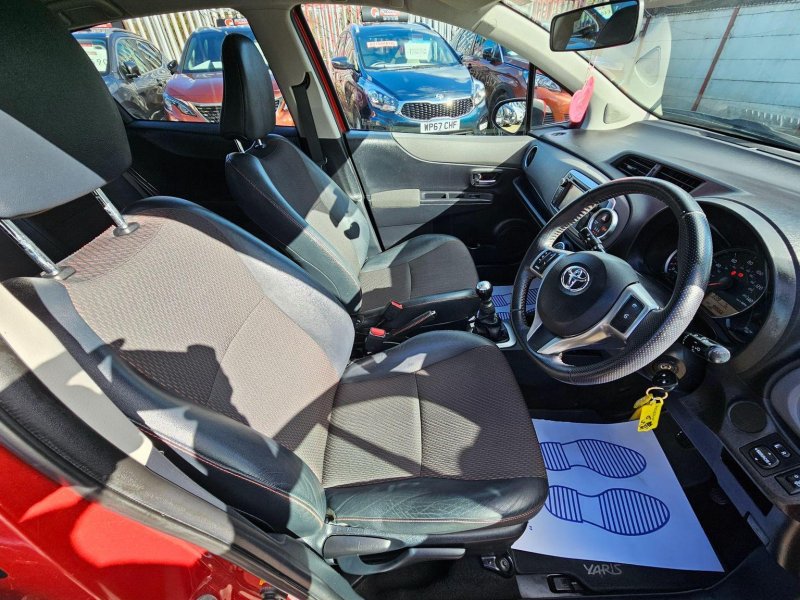 TOYOTA YARIS