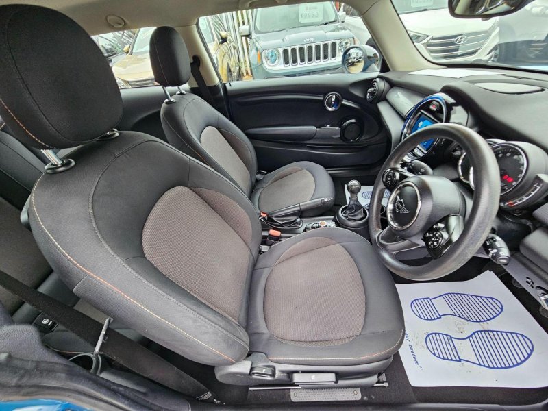 MINI HATCH