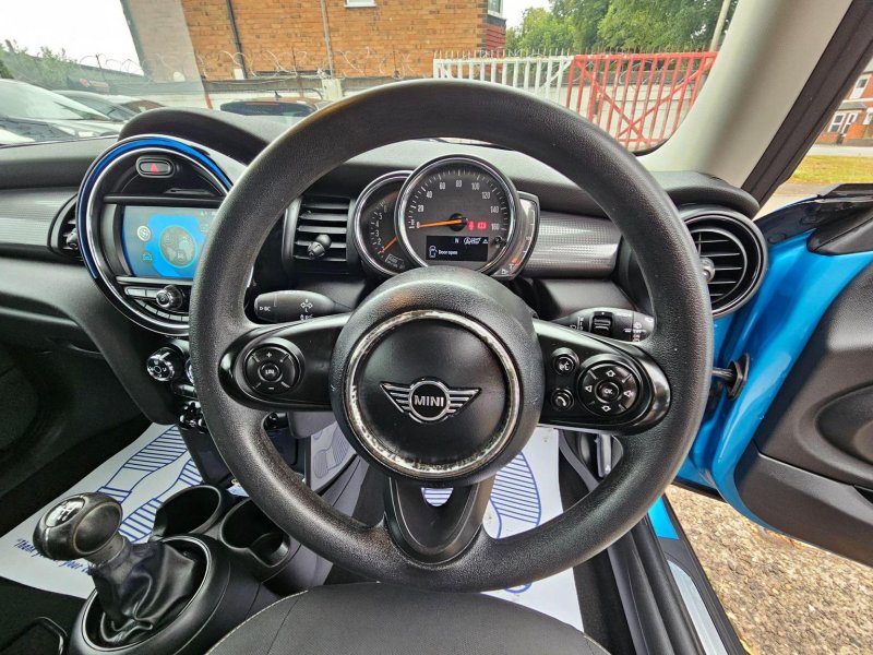 MINI HATCH
