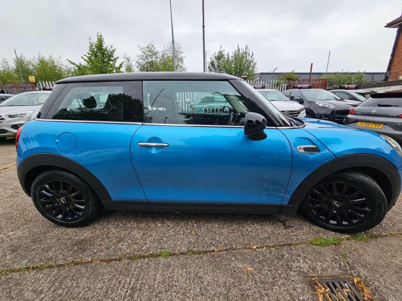 MINI HATCH