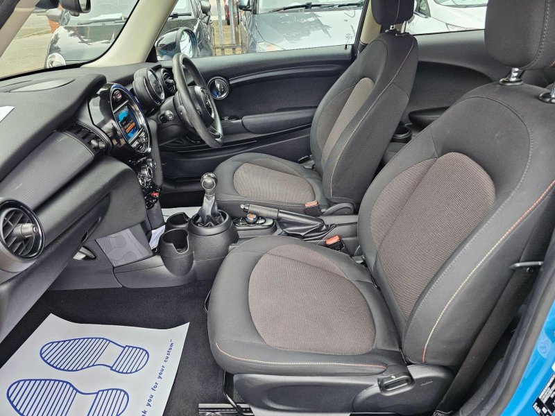 MINI HATCH