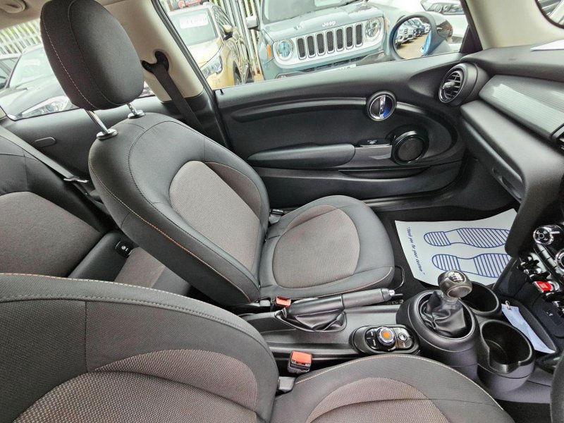 MINI HATCH