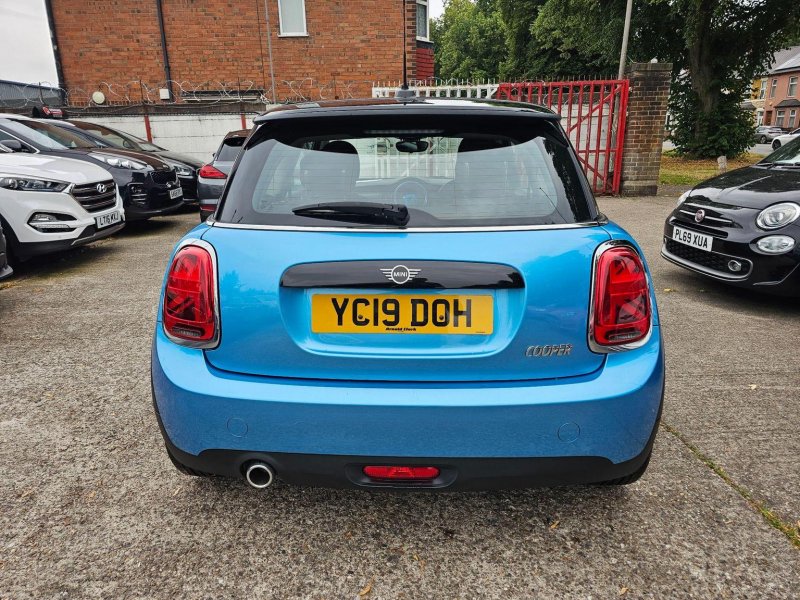 MINI HATCH