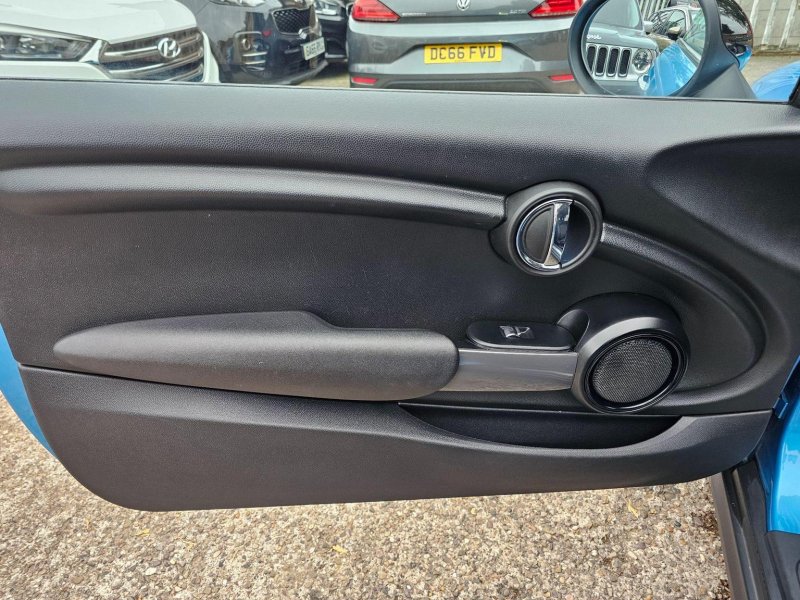 MINI HATCH