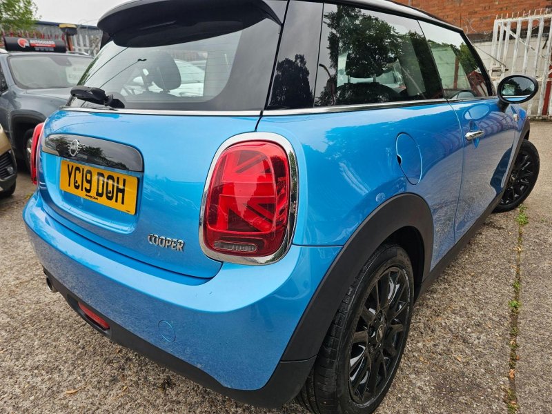 MINI HATCH