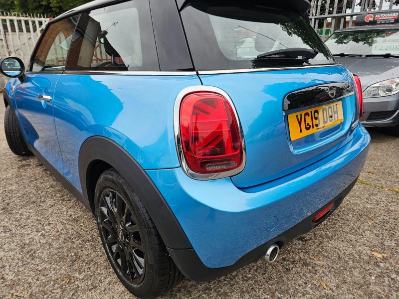 MINI HATCH