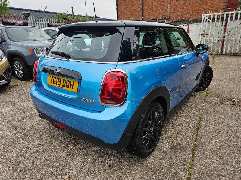 MINI HATCH