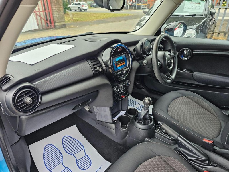 MINI HATCH