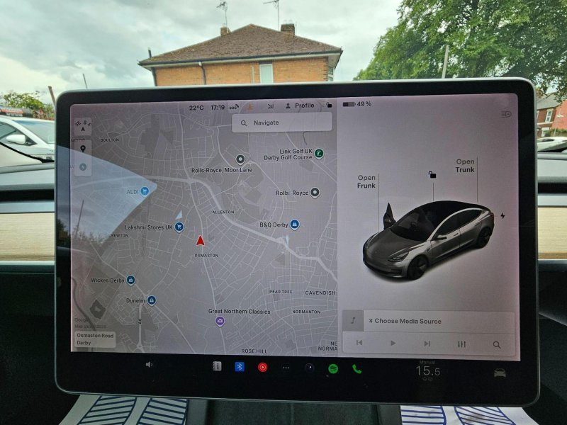 TESLA MODEL 3
