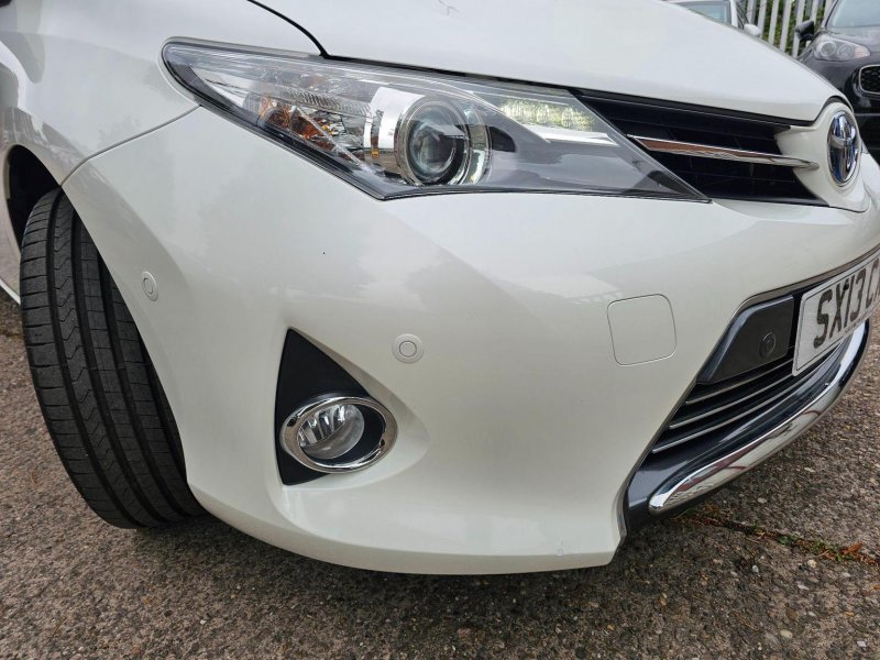 TOYOTA AURIS