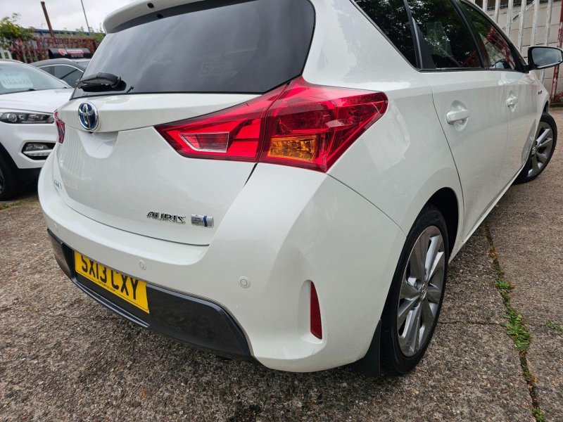 TOYOTA AURIS