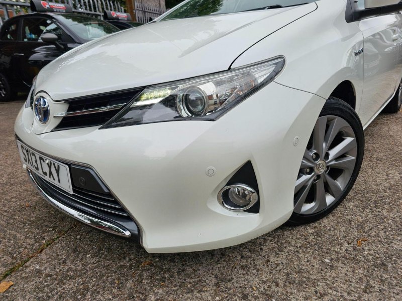 TOYOTA AURIS