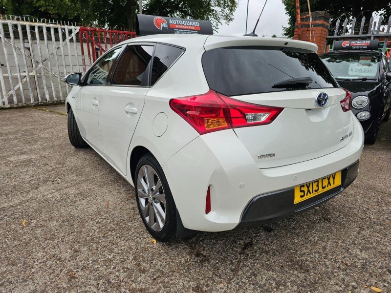 TOYOTA AURIS