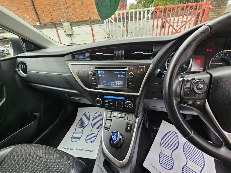TOYOTA AURIS