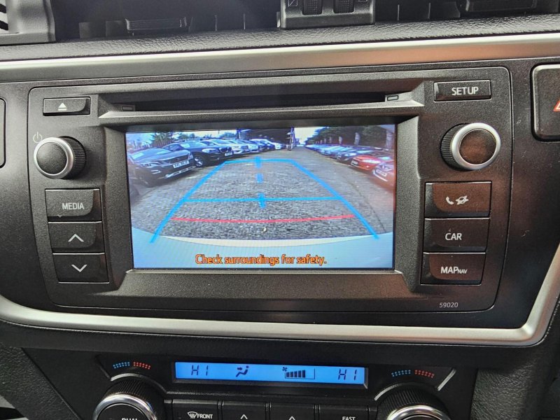 TOYOTA AURIS