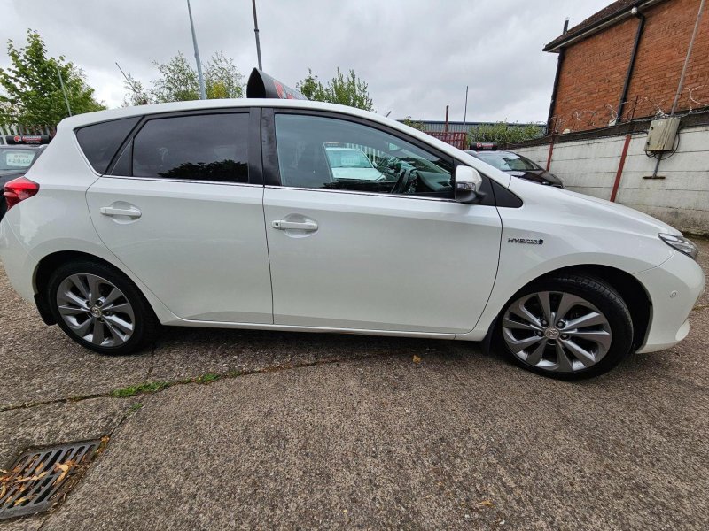 TOYOTA AURIS