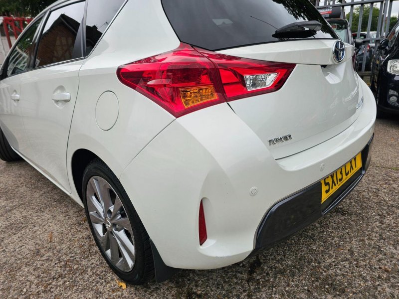 TOYOTA AURIS