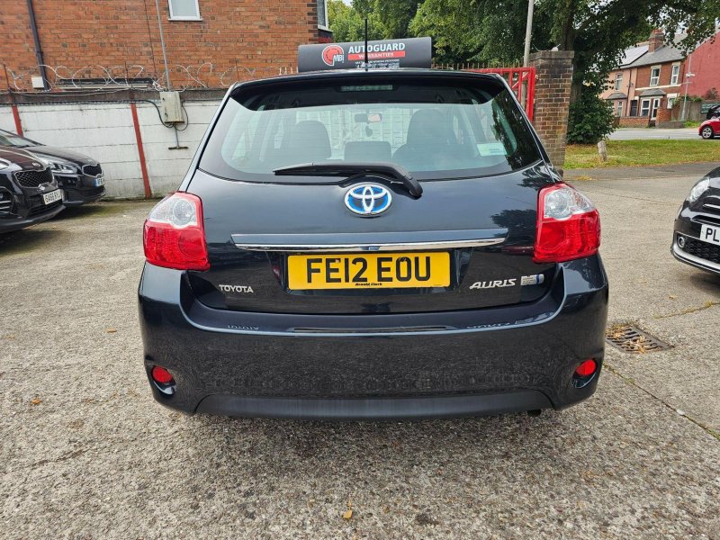 TOYOTA AURIS
