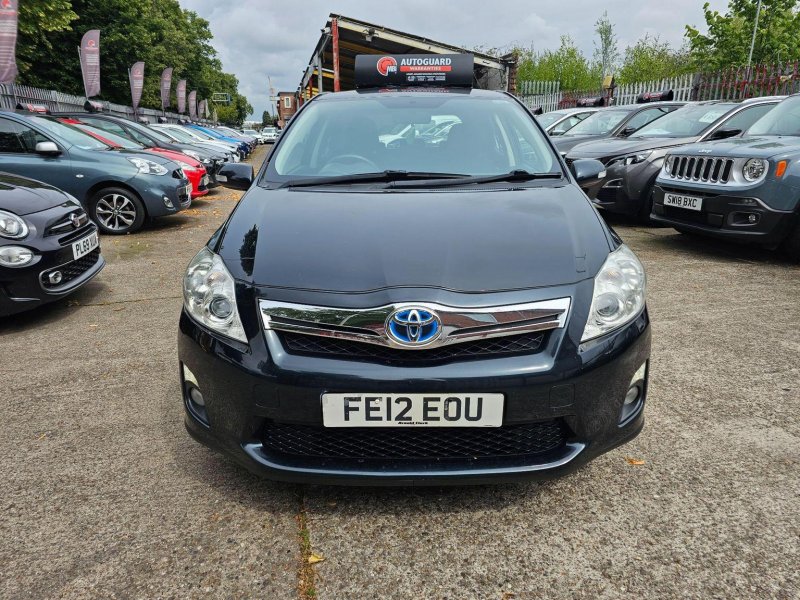 TOYOTA AURIS