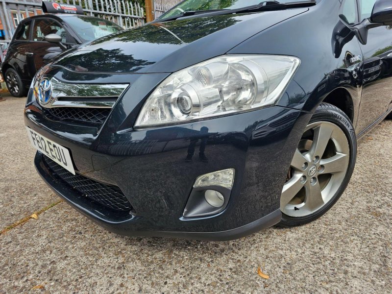 TOYOTA AURIS