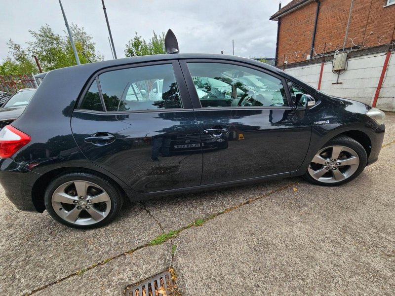 TOYOTA AURIS