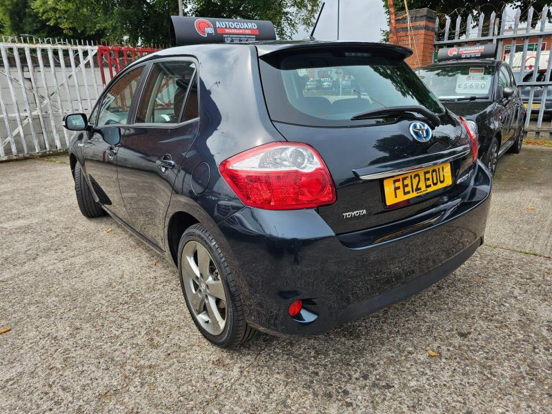 TOYOTA AURIS