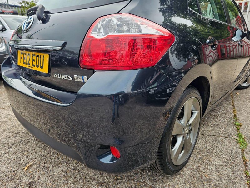 TOYOTA AURIS
