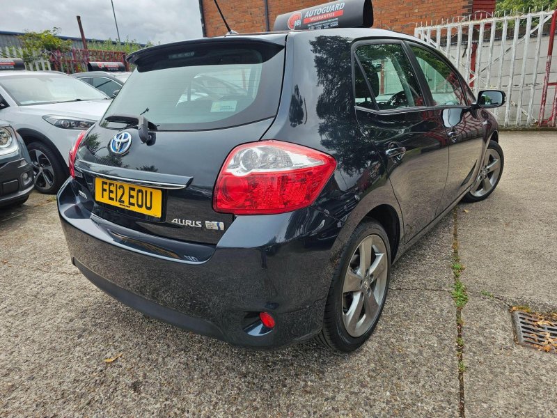 TOYOTA AURIS